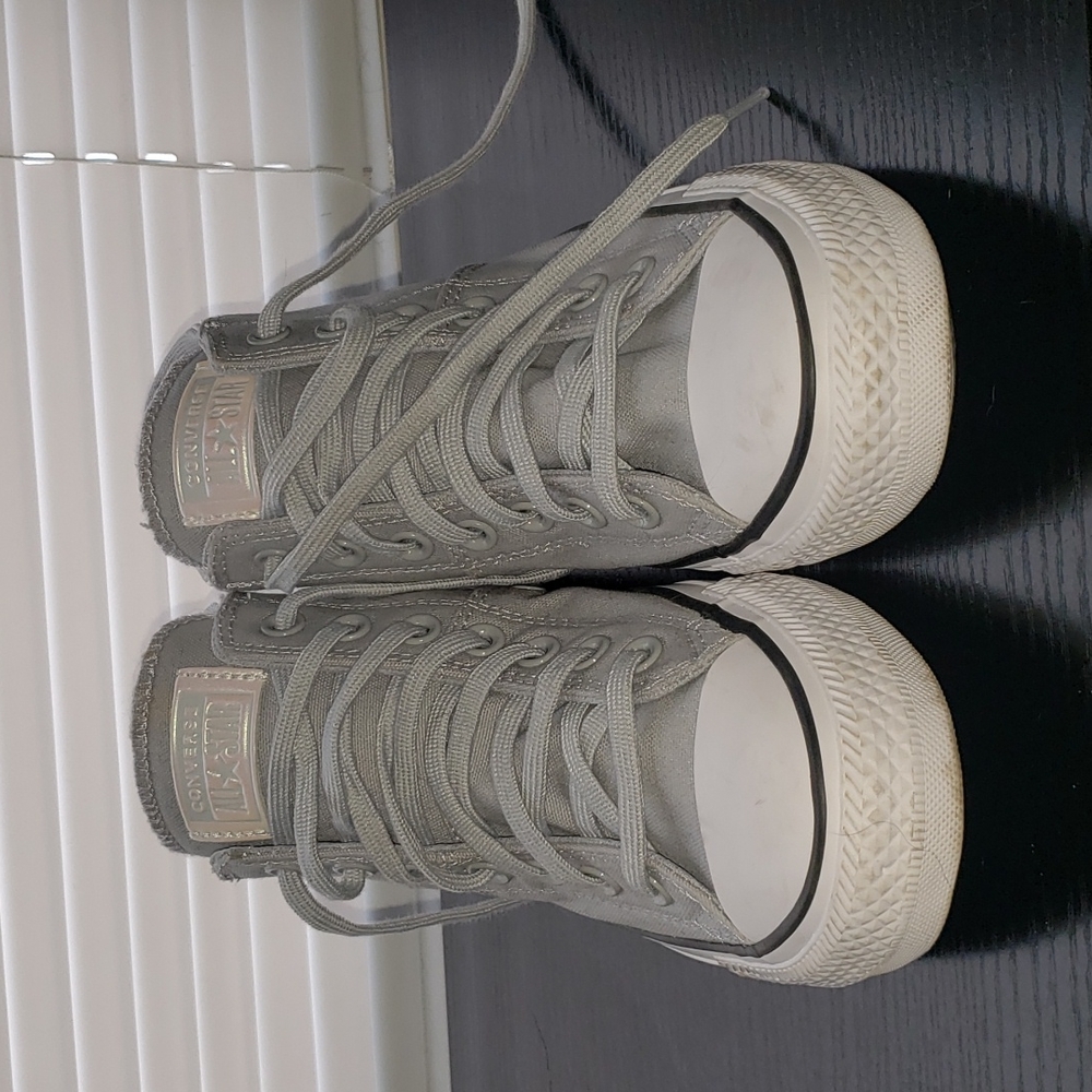 Womens high top converse. Size 7. Light grey.